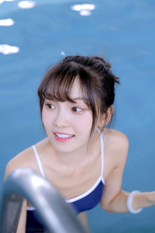 老是夹腿自慰一边屁股疼女人